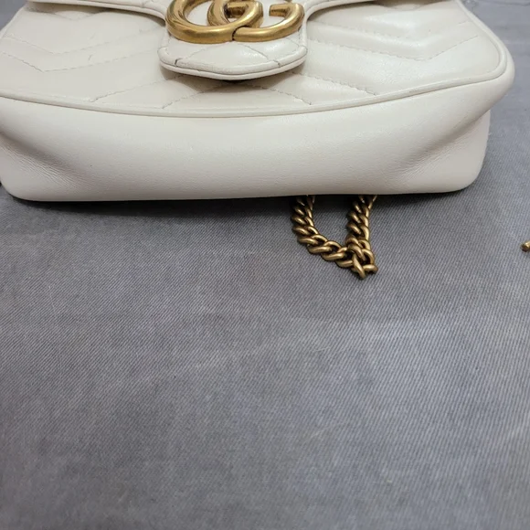 Gucci White Crossbody Bag with Gold Accents - Picture 5 of 10